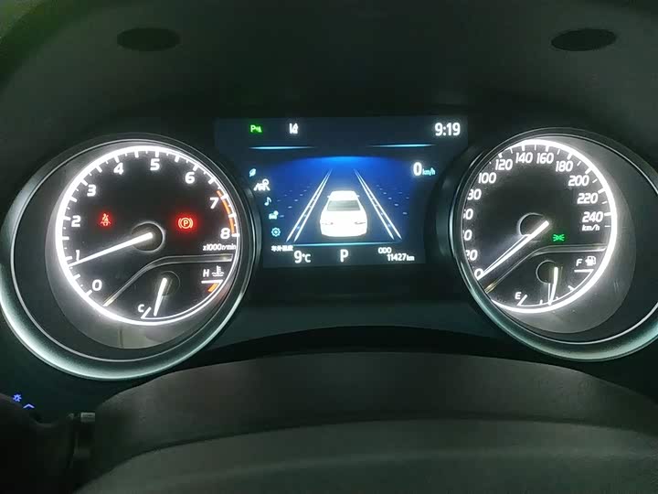 Фото 12 - Toyota Camry