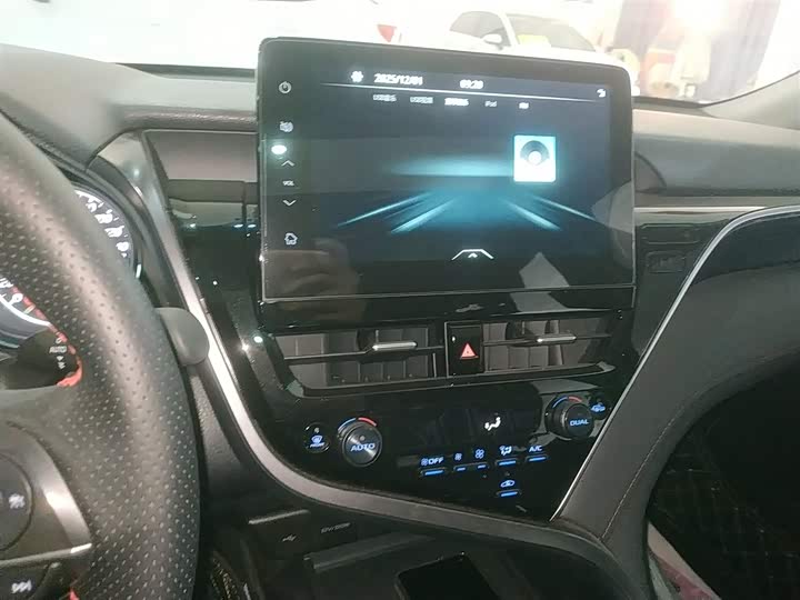 Фото 13 - Toyota Camry