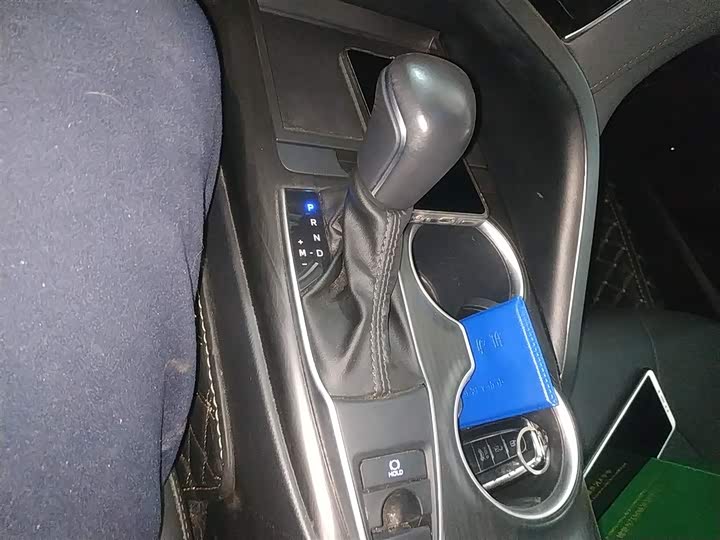 Фото 14 - Toyota Camry