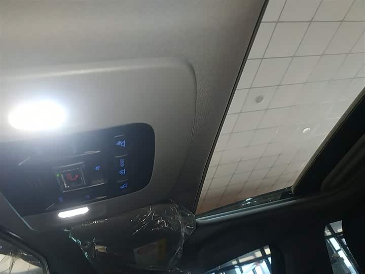 Фото 18 - Toyota Camry