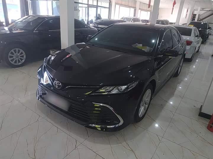 Фото 2 - Toyota Camry