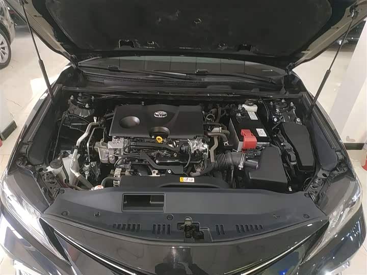 Фото 20 - Toyota Camry