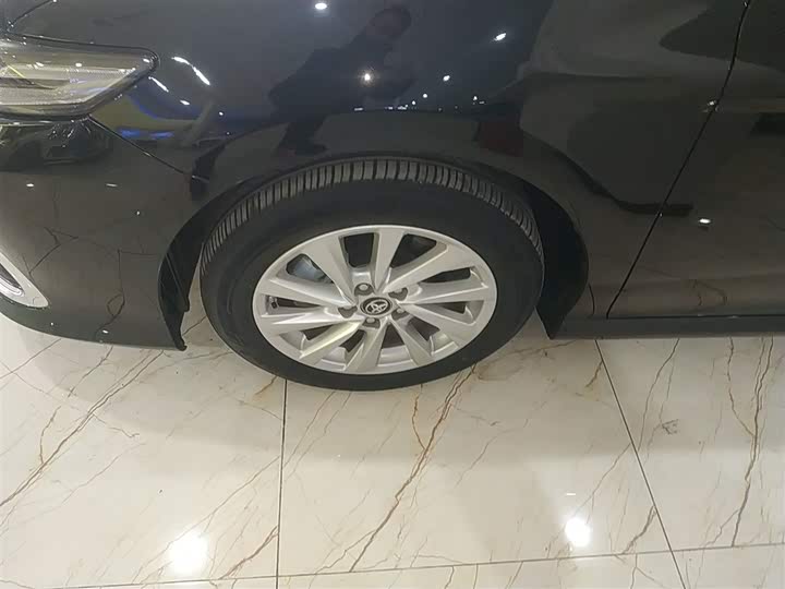 Фото 23 - Toyota Camry