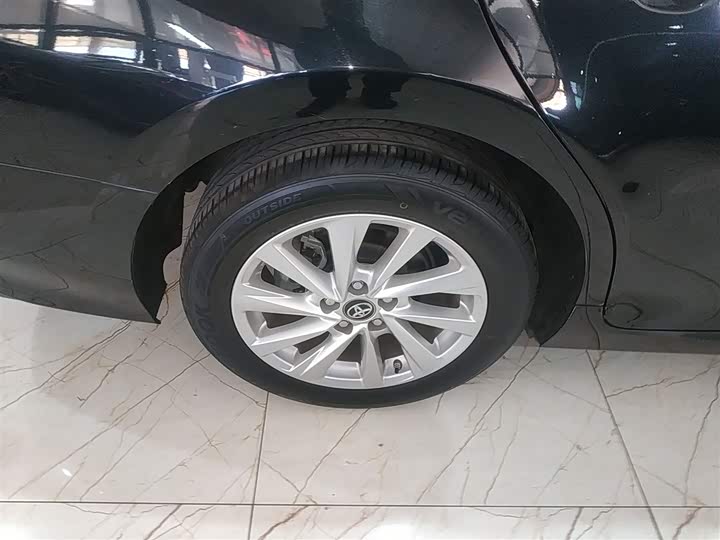 Фото 26 - Toyota Camry