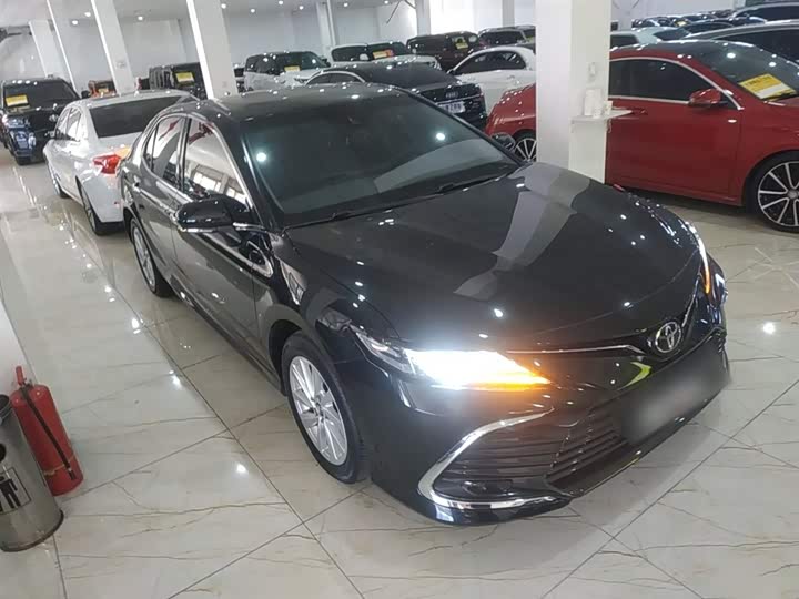 Фото 4 - Toyota Camry