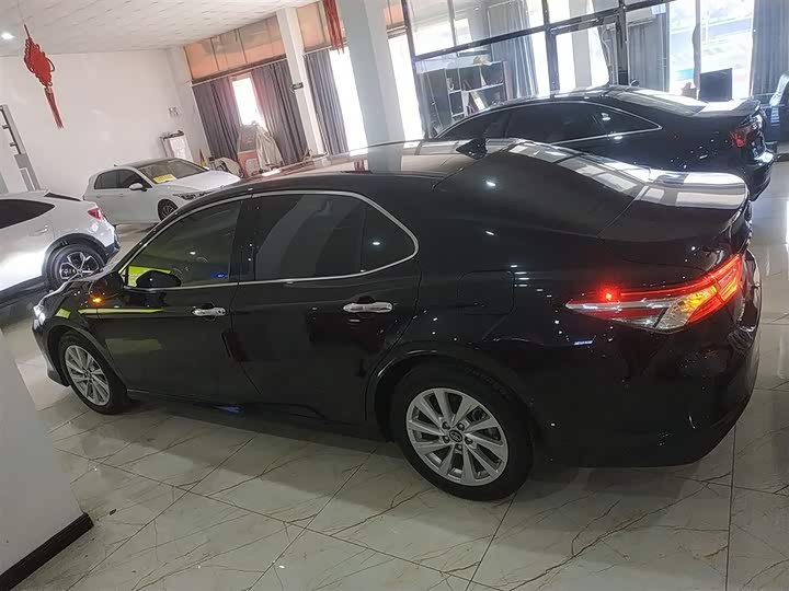 Фото 5 - Toyota Camry