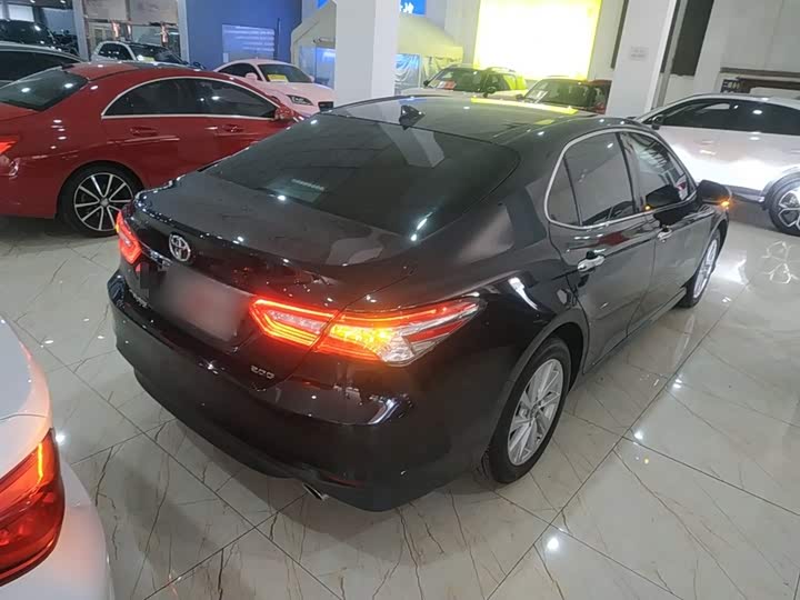 Фото 7 - Toyota Camry