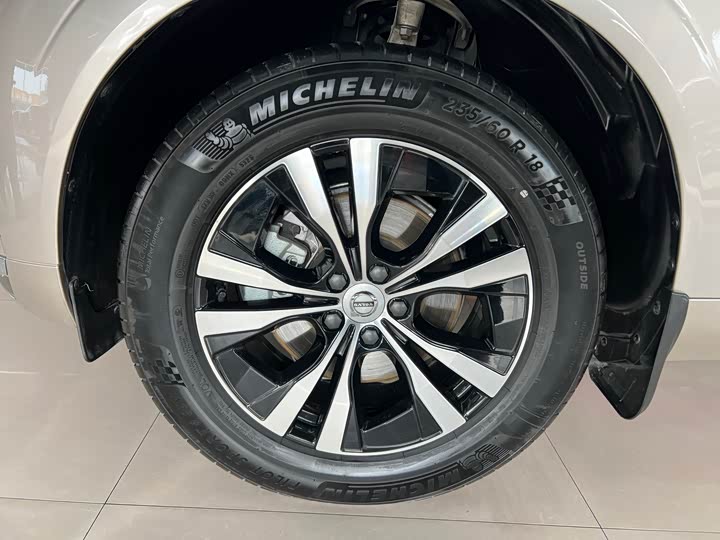 Фото 21 - Volvo XC60