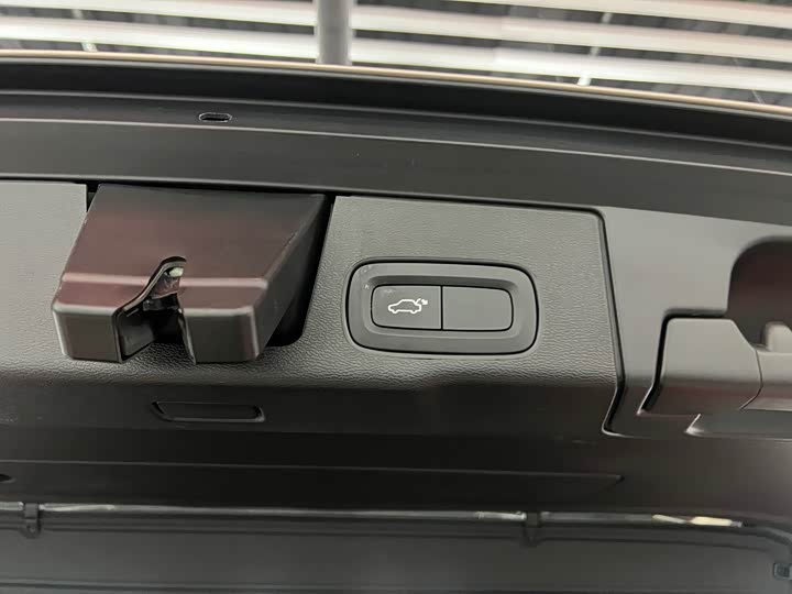 Фото 22 - Volvo XC60