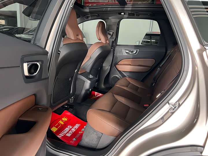 Фото 8 - Volvo XC60