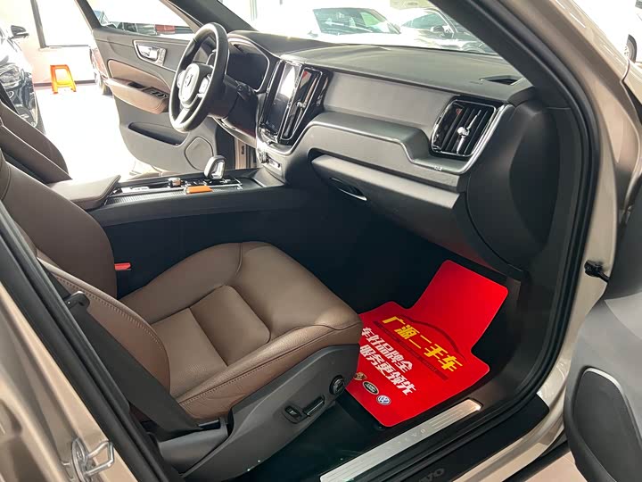 Фото 9 - Volvo XC60