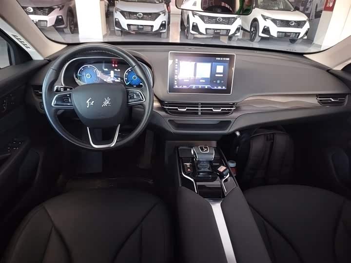 Фото 10 - Hongqi E-QM5