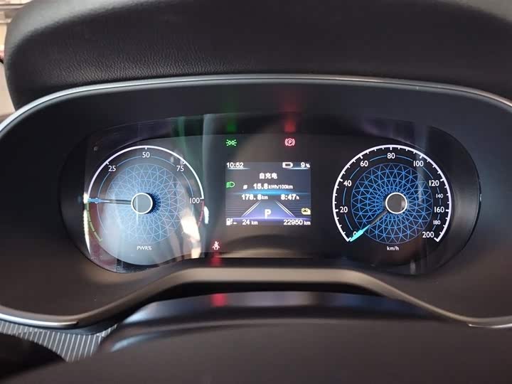 Фото 12 - Hongqi E-QM5