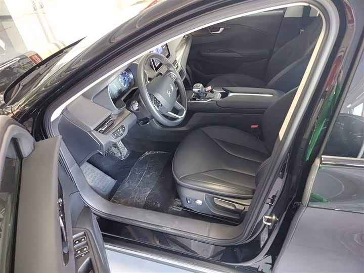 Фото 16 - Hongqi E-QM5