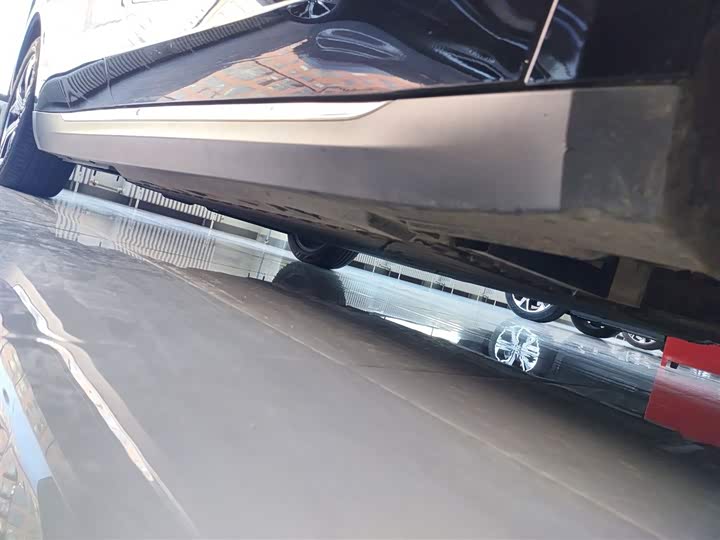 Фото 21 - Hongqi E-QM5