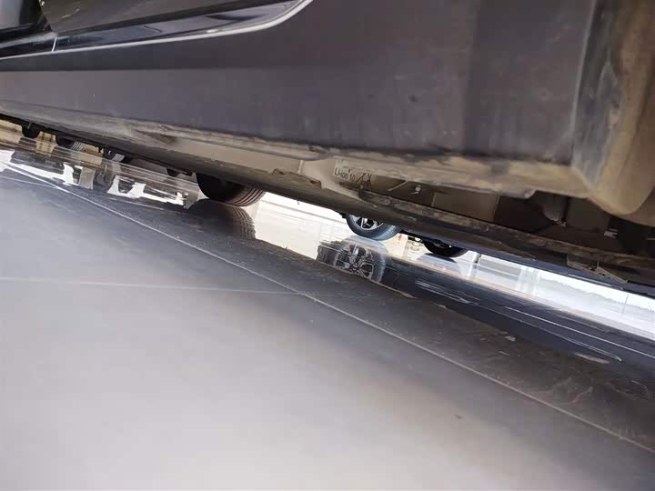 Фото 22 - Hongqi E-QM5