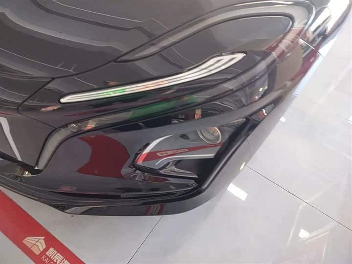 Фото 24 - Hongqi E-QM5