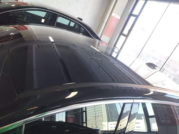 Фото 27 - Hongqi E-QM5