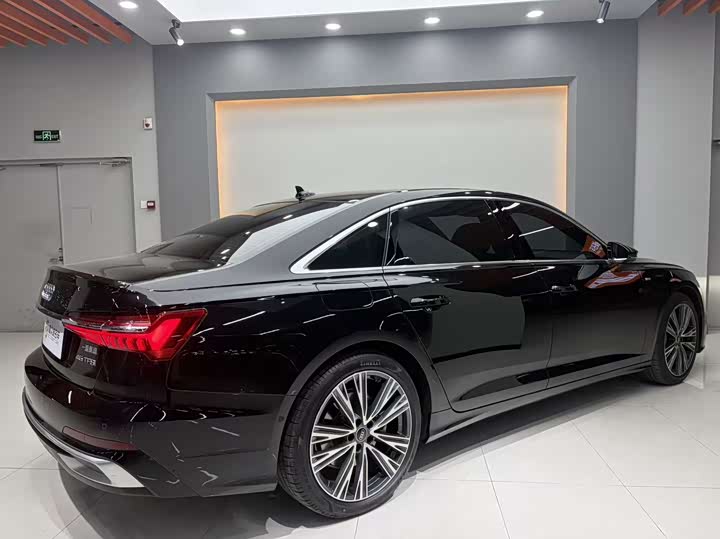 Фото 4 - Audi A6L