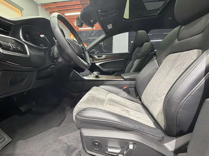 Фото 8 - Audi A6L