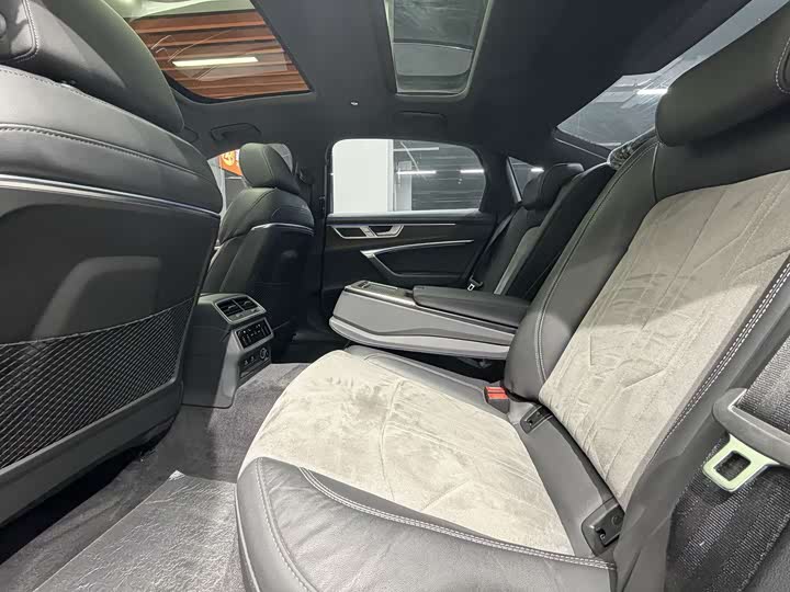 Фото 9 - Audi A6L