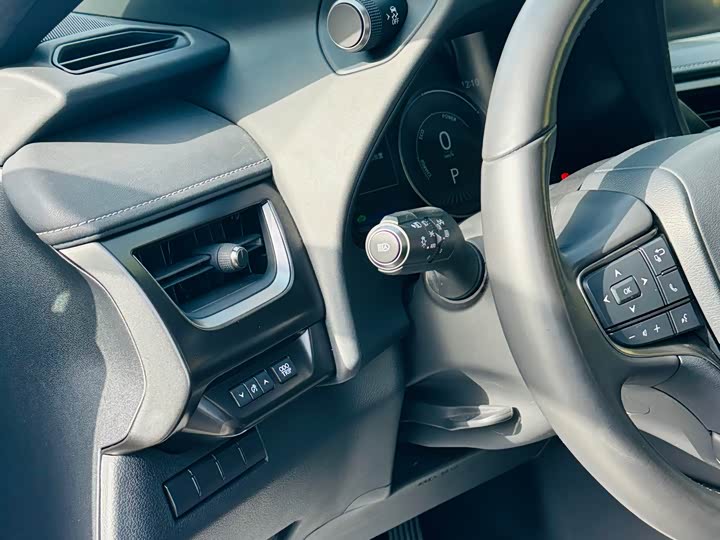 Фото 12 - Lexus UX