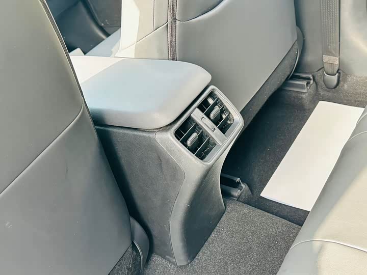 Фото 15 - Lexus UX