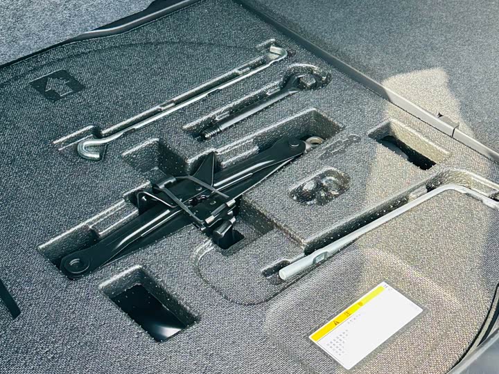 Фото 26 - Lexus UX