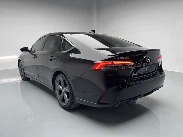 Фото 2 - Honda Inspire