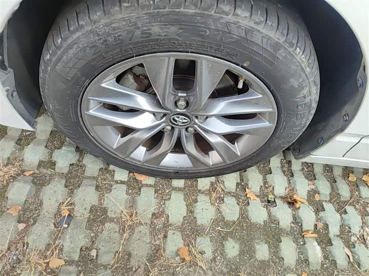 Фото 23 - Toyota Avalon