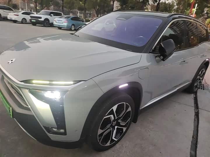 Фото 2 - Nio ES8