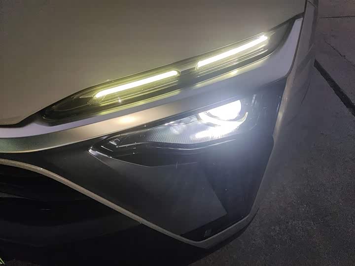 Фото 24 - Nio ES8