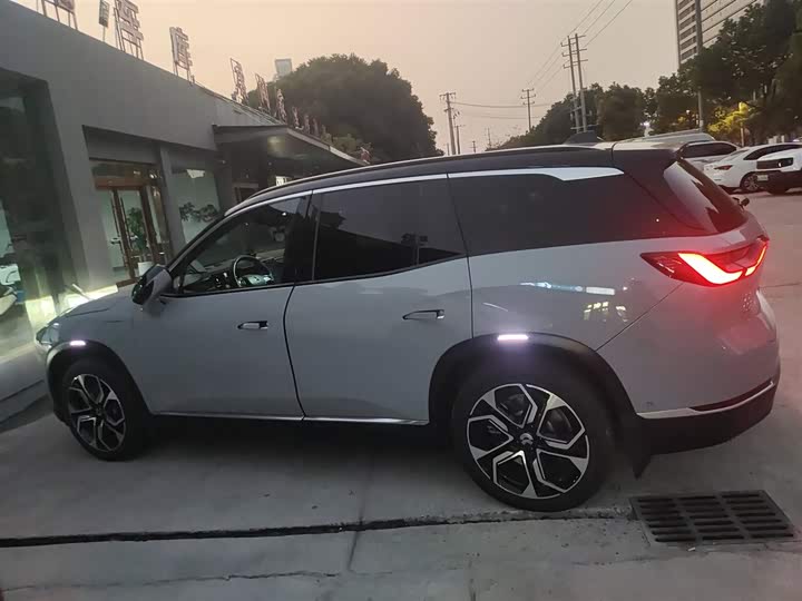 Фото 5 - Nio ES8