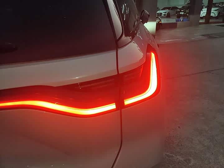 Фото 8 - Nio ES8