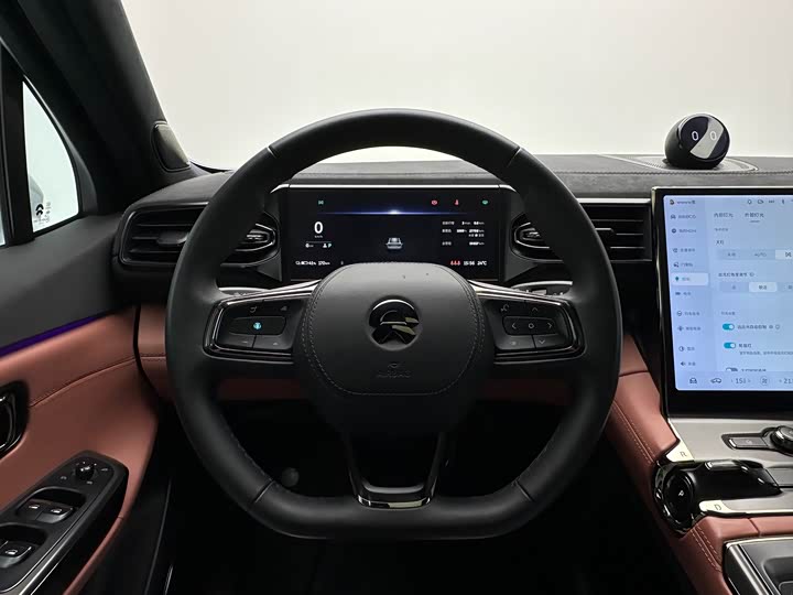 Фото 16 - Nio EC6