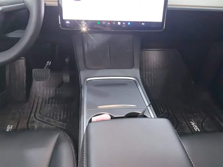 Фото 14 - Tesla Model Y