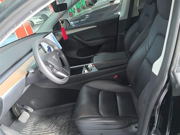 Фото 15 - Tesla Model Y