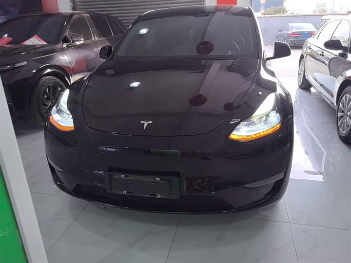 Фото 3 - Tesla Model Y