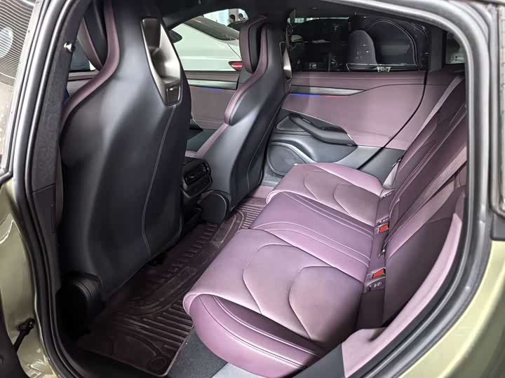 Фото 16 - Xiaomi SU7