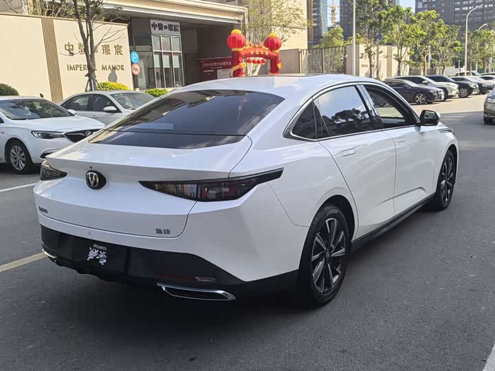 Фото 11 - Changan Eado Plus