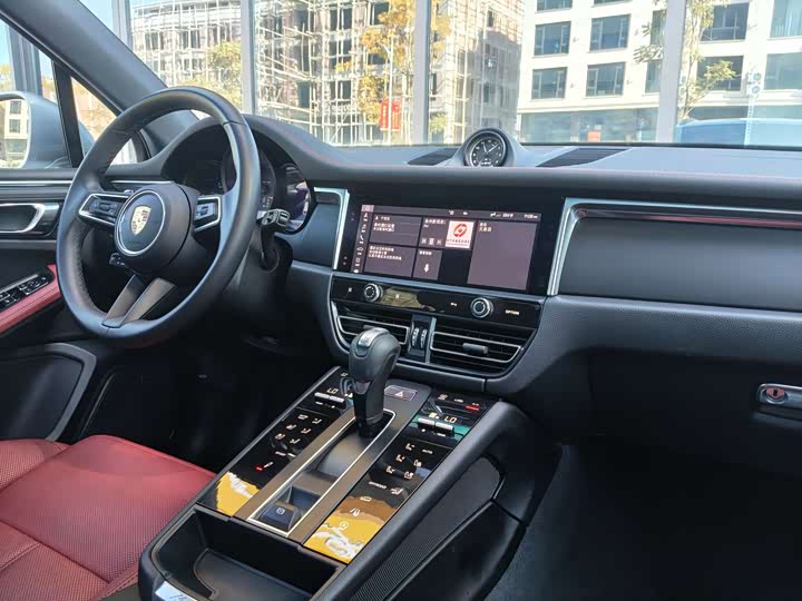 Фото 10 - Porsche Macan