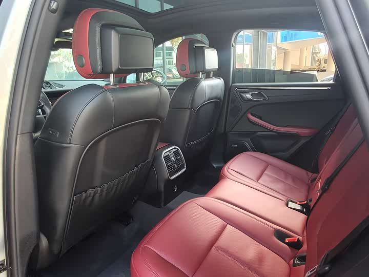 Фото 13 - Porsche Macan