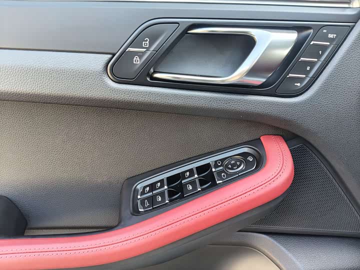 Фото 16 - Porsche Macan