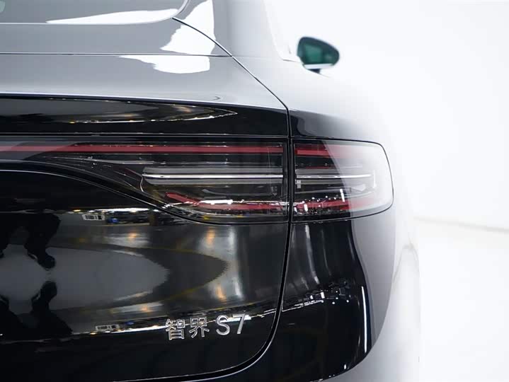 Фото 15 - Luxeed S7