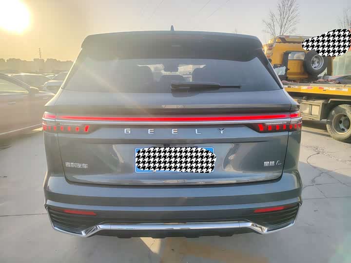 Фото 10 - Geely Monjaro