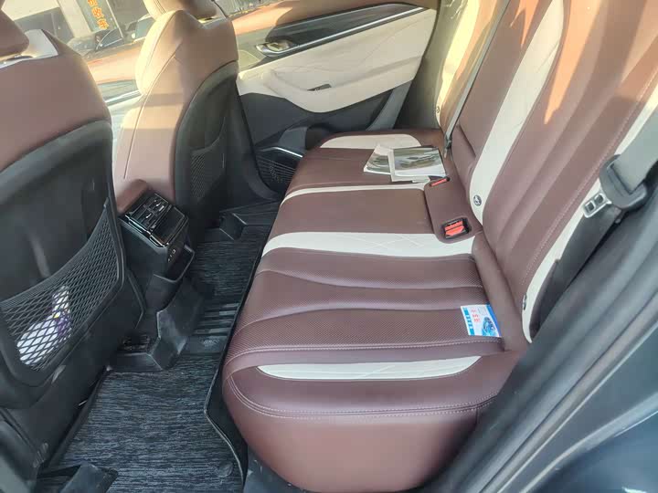 Фото 8 - Geely Monjaro