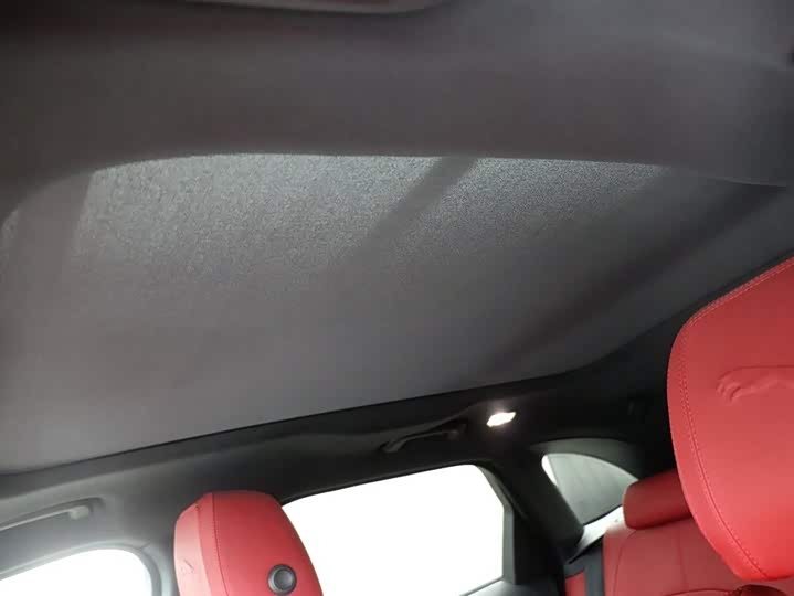 Фото 22 - Jaguar F-Pace