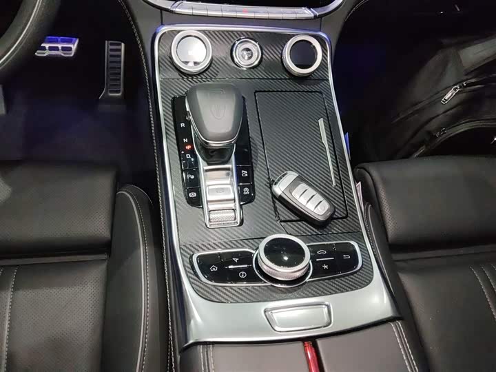 Фото 14 - Hongqi H9