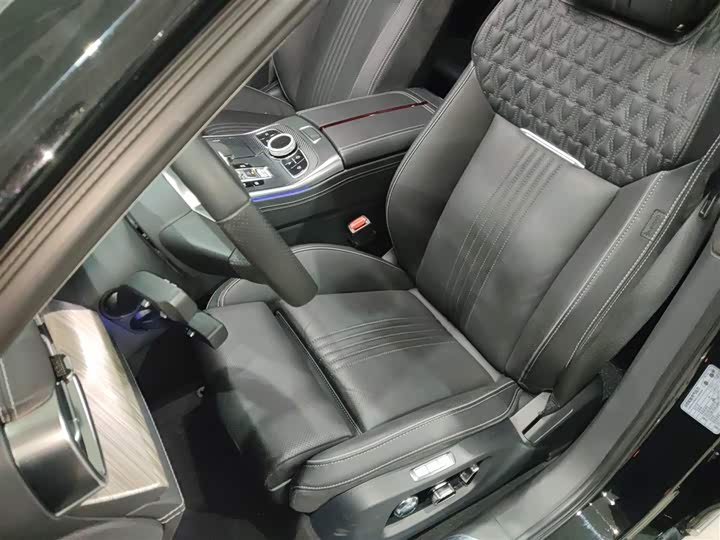 Фото 15 - Hongqi H9