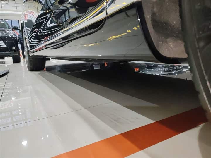 Фото 22 - Hongqi H9